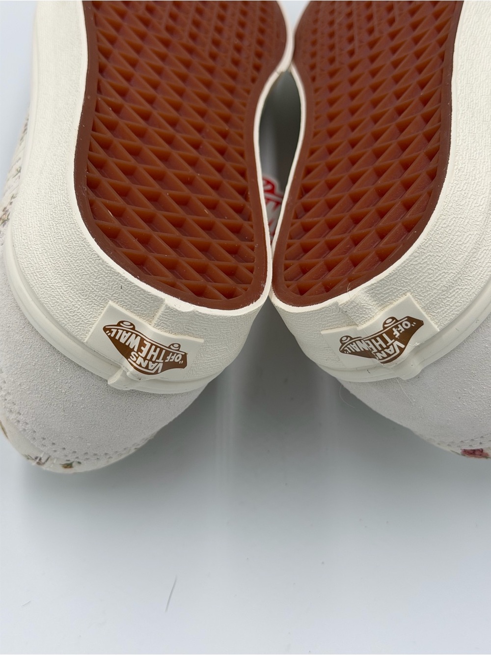 Van’s Cream Floral Low-Top Women's Sneakers - Picture 4 of 7